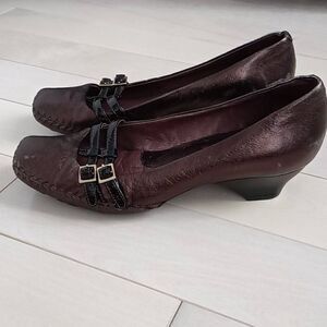 Indigo by Clarks Women's Brown Leather Slip-On Low-Heeled Loafers Size 6.5